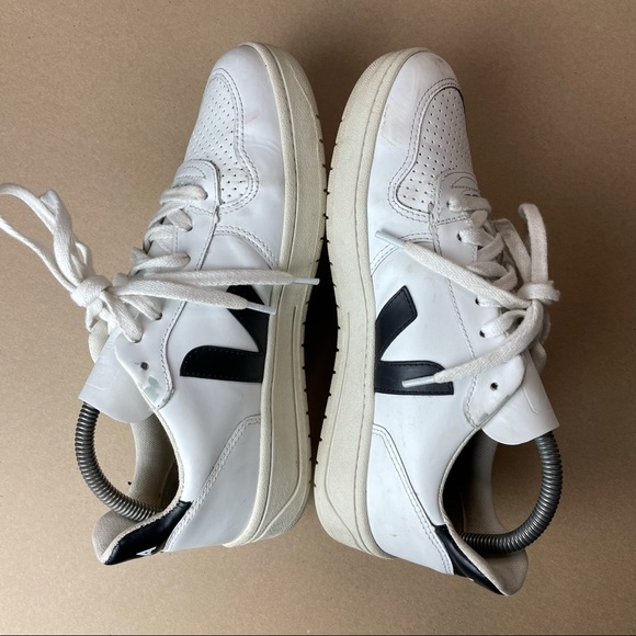 Veja V-10 White Black women’s sneaker - Picture 2 of 8